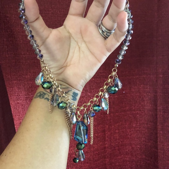 Beautiful Crystal Bib Necklace - Picture 5 of 5